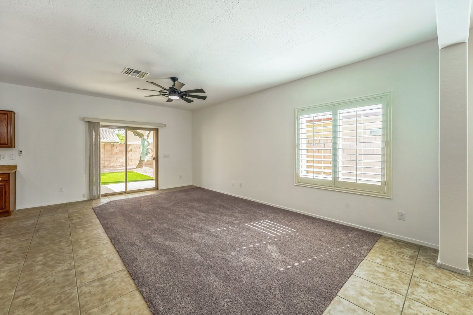 Building Photo - 1268 E Birdland Dr