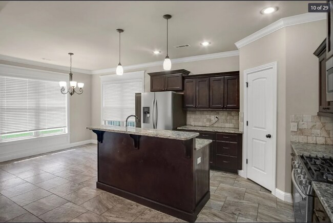 Building Photo - Beautiful 4 Bedroom 3 Full Bathroom DREAM ...