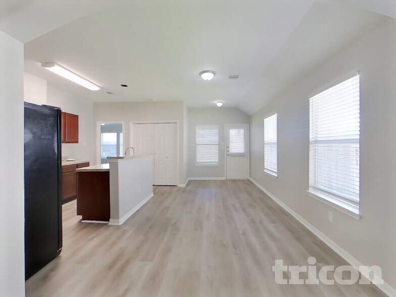 Building Photo - 21455 Wilona Way