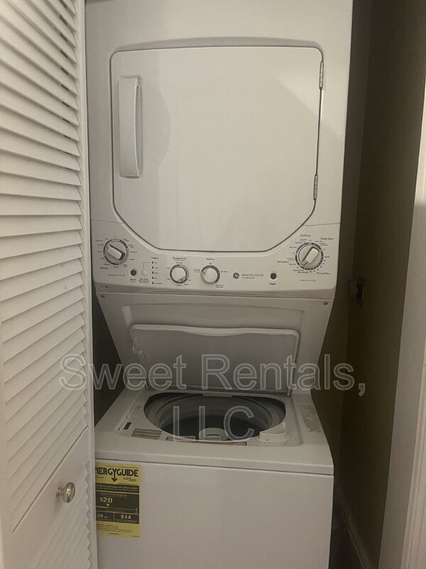 Building Photo - 79 Society St