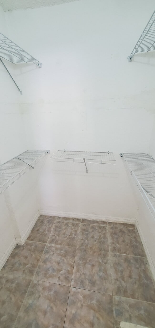 Walk-in closet - 801 NW 47th Ave