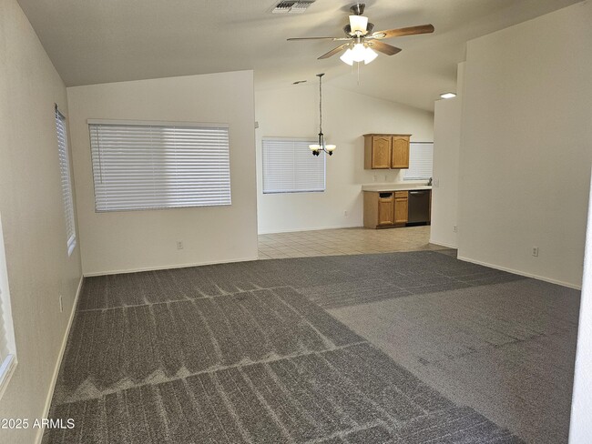 Building Photo - 825 E Lamonte St