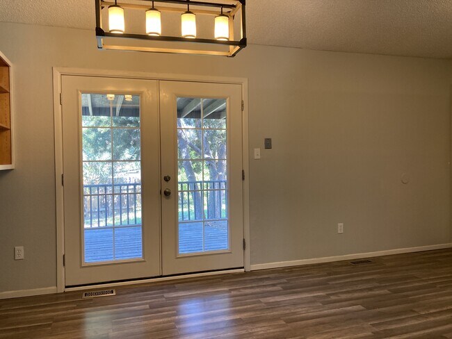 Building Photo - 5480 Descanso Cir W