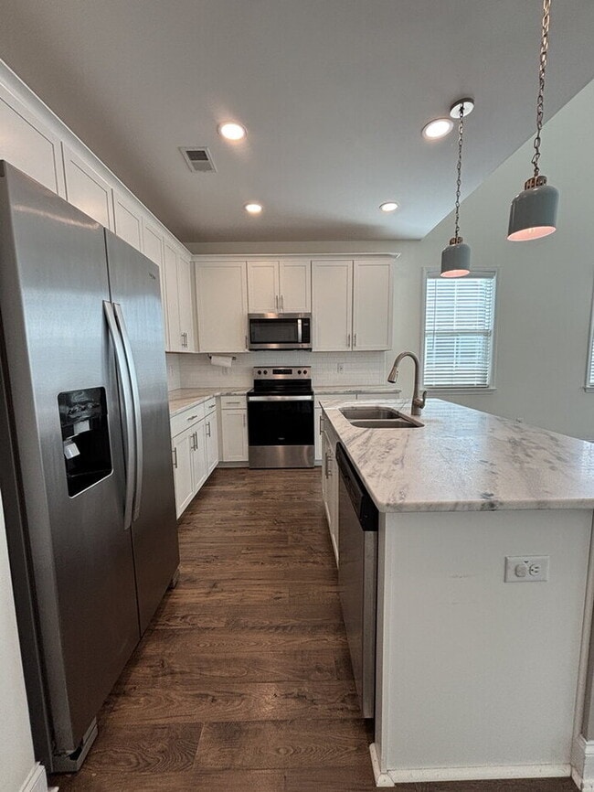 Building Photo - 608 Ravensridge Ln