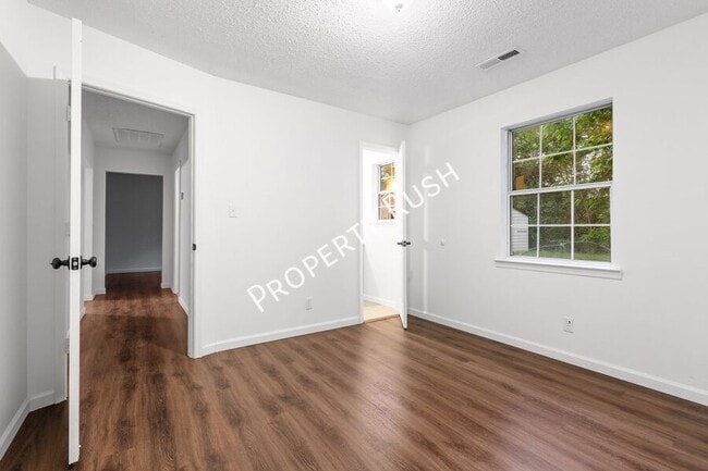 Building Photo - 3404 Frawley St