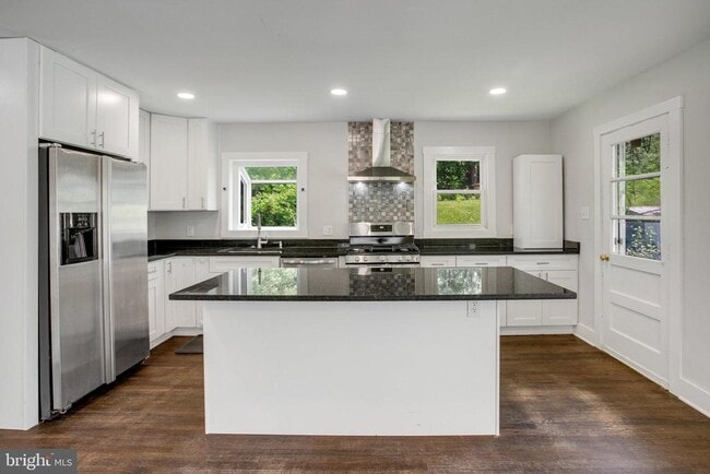 Building Photo - 3810 Forestdale Ave