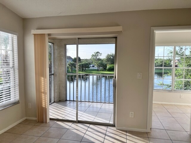 Building Photo - 153 Santa Clara Dr