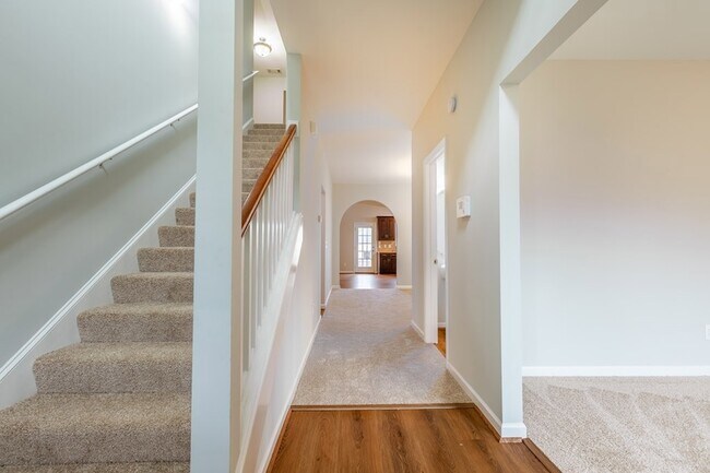 Building Photo - 4525 Village Ct