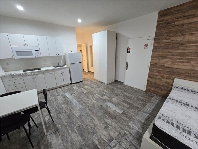 Building Photo - 1345 Pennsylvania Ave