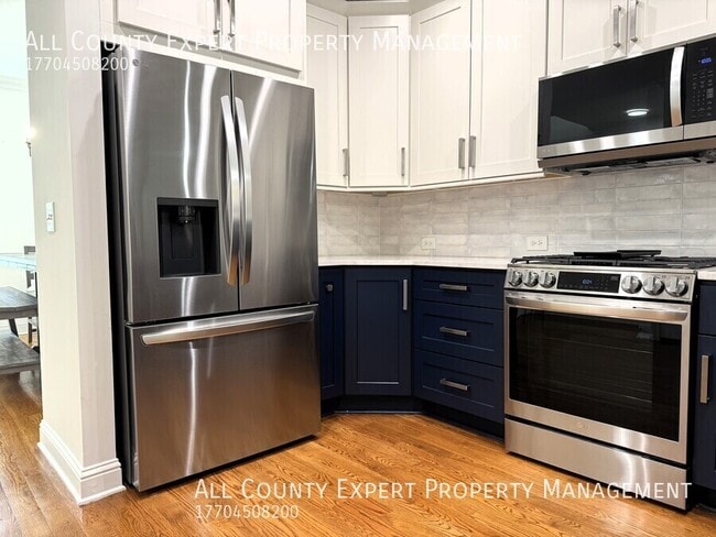 Building Photo - 4858 Lamoyne Ln