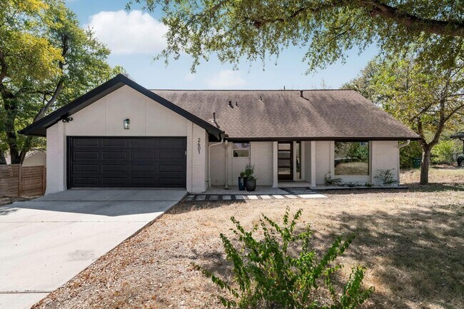 Building Photo - 2401 Lehigh Dr