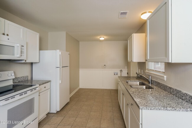 Building Photo - 3113 Maywood Pl