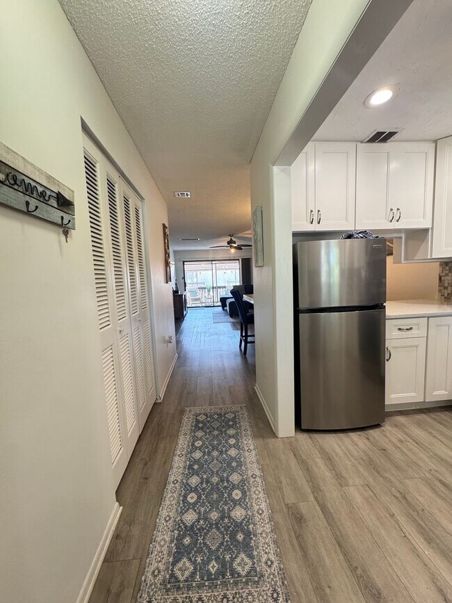 Building Photo - Annual turnkey furnished 2-Bedroom, 2-Bath...