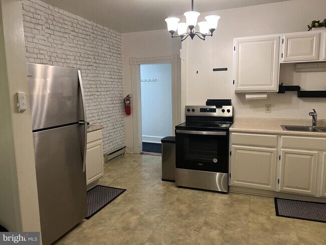 Building Photo - 110 S Charles St