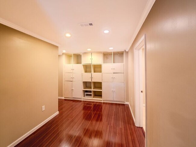 Building Photo - 12872 Waterside Dr