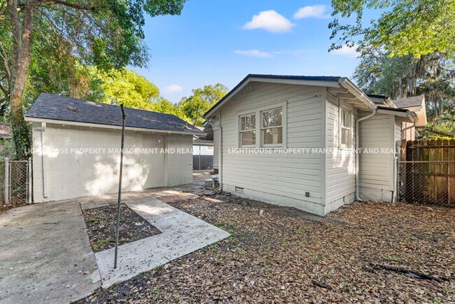 Building Photo - Renovated house with front and back porch