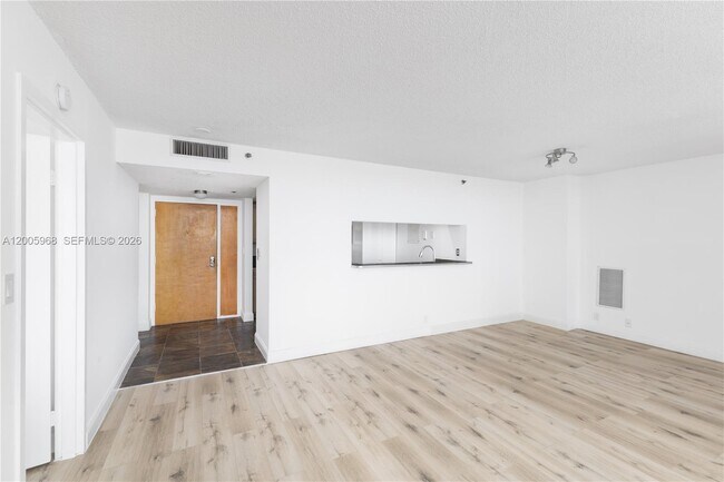 Building Photo - 7601 E Treasure Dr