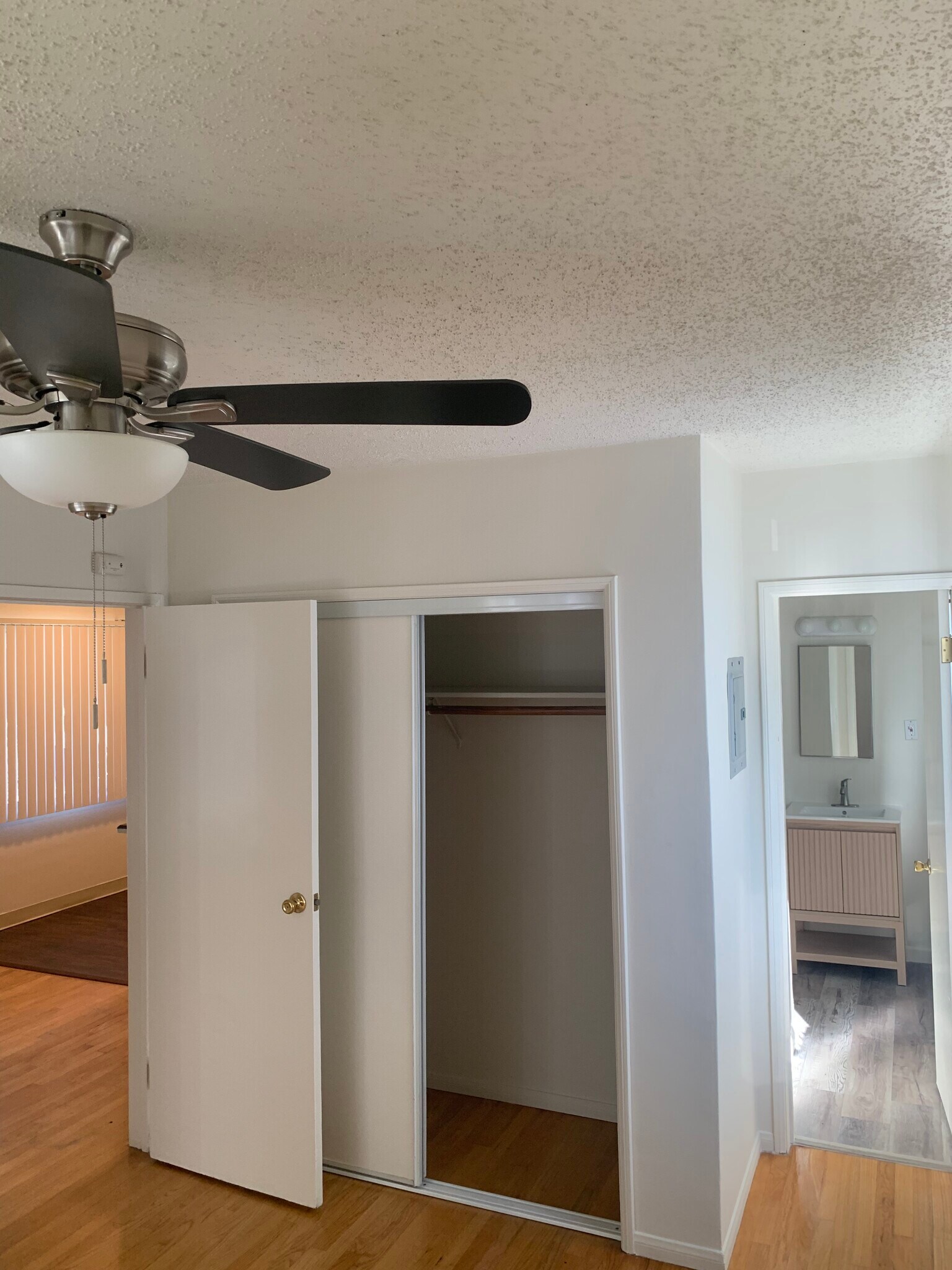 Building Photo - 4425 W 159th St