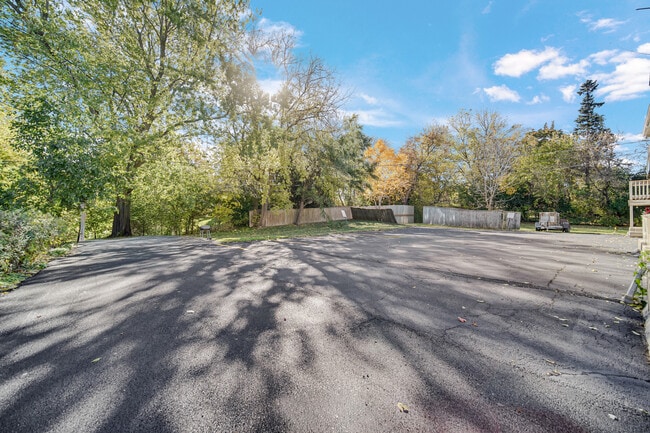 Building Photo - 31 Wellington Ave