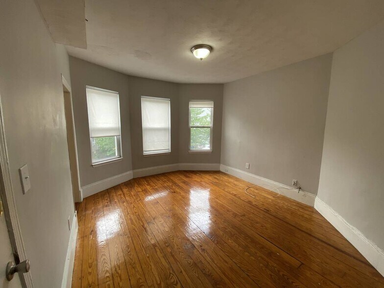 Building Photo - 101 Sydney St