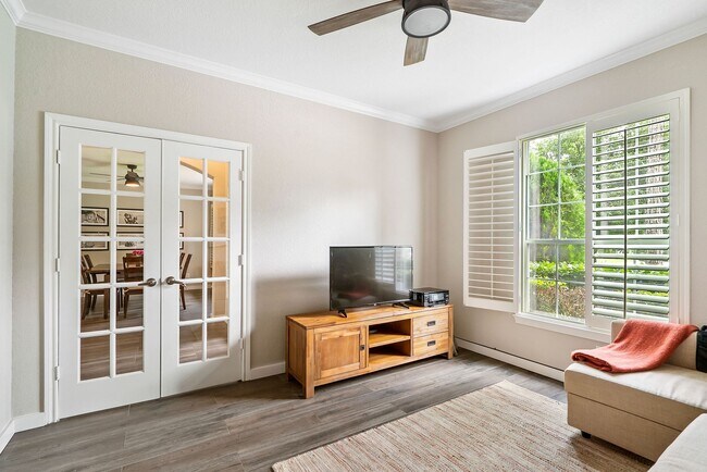 Building Photo - 6 Stickley Ct