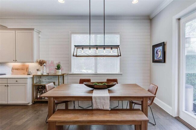 Building Photo - 1450 Edgebrook Ct NE