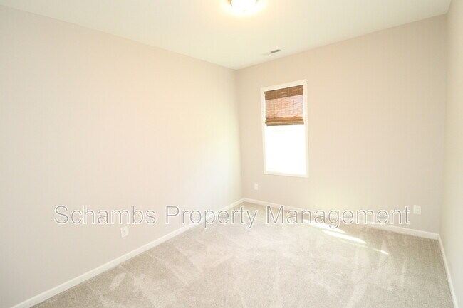 Building Photo - 84 Fairview St