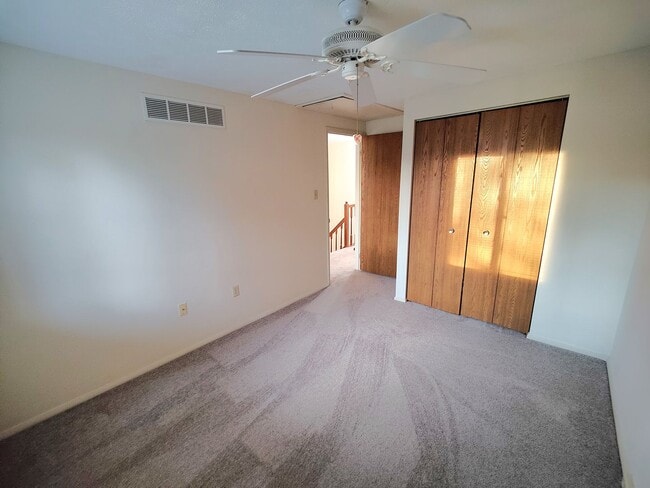 Building Photo - *Spacious & Conveniently Located 3BD/2.5BA Townhouse Available in Bethel Park*