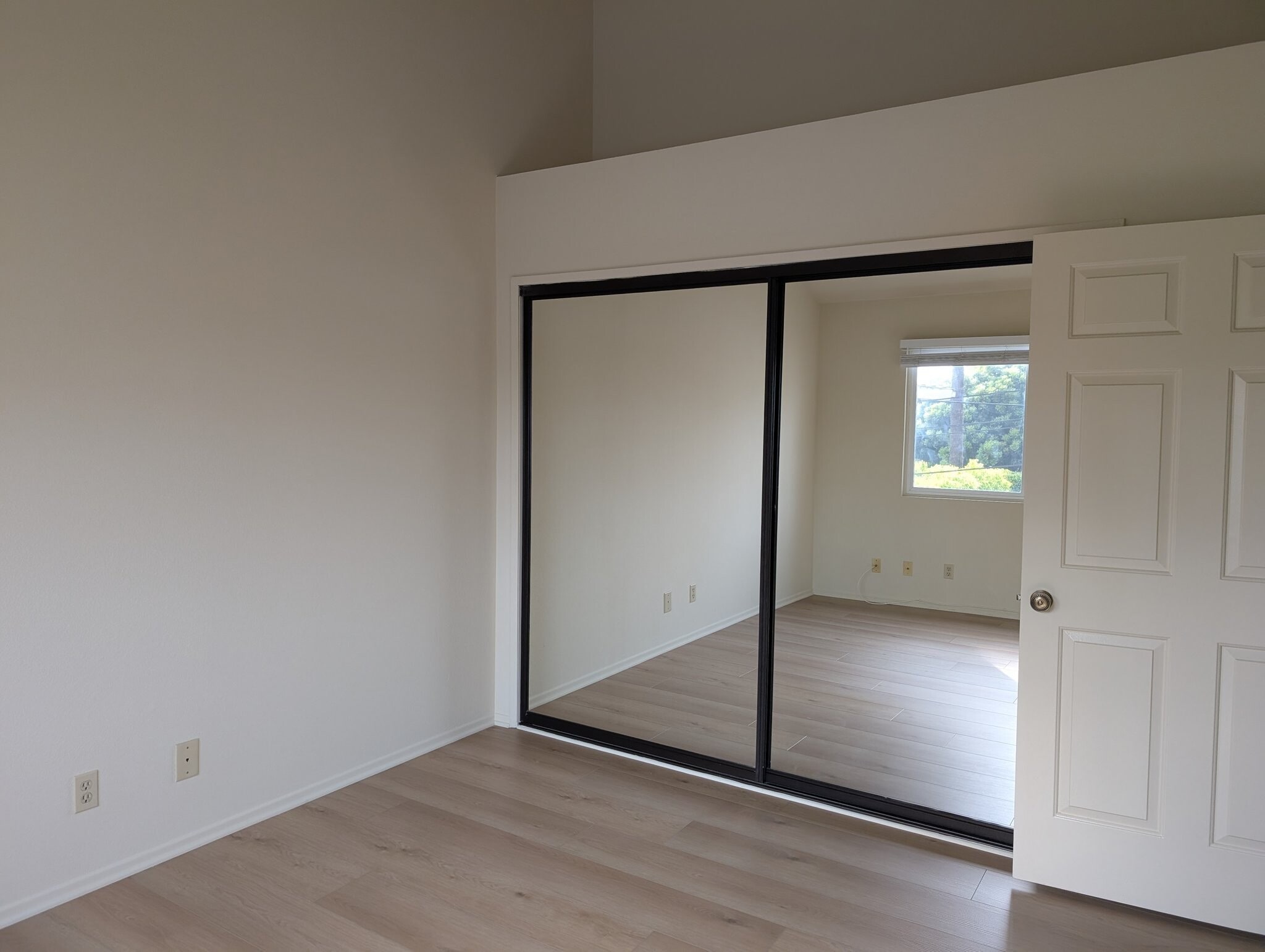 Building Photo - 1328 W Gardena Blvd