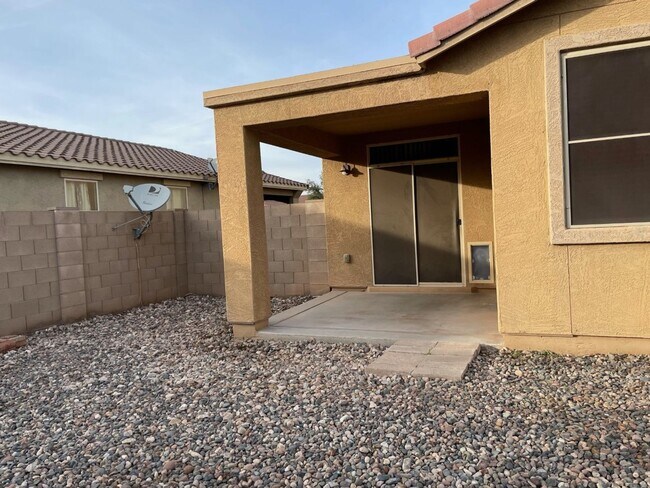 Building Photo - Attractive 3 bed, 2 bath home