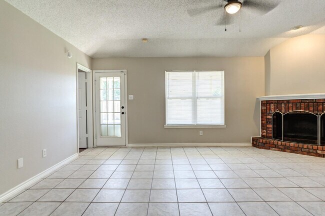 Building Photo - 6113 6th St