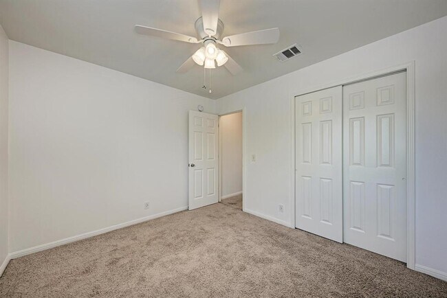 Building Photo - 216 Cassandra Dr