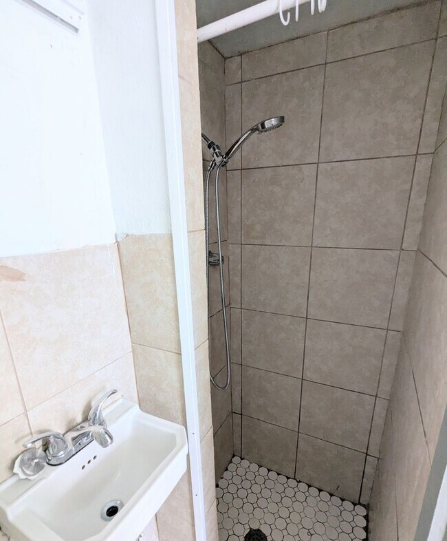 Building Photo - 309 Eastwood Ln