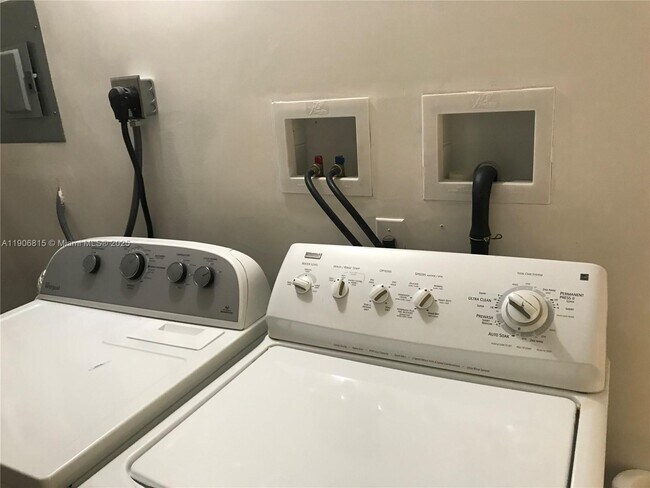 Building Photo - 14830 Naranja Lakes Blvd