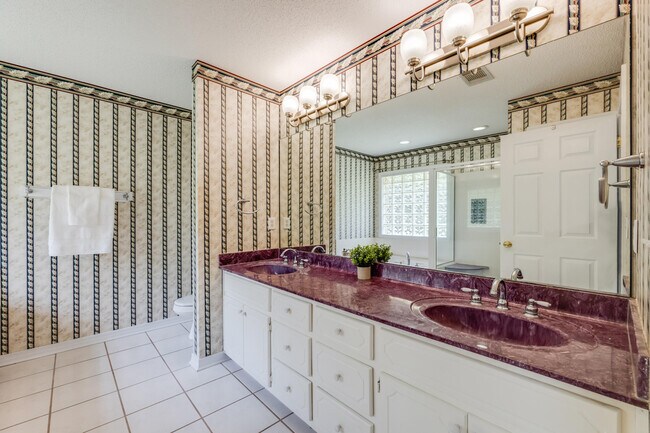 Building Photo - 2803 MacGregor Ln
