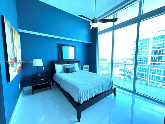 Building Photo - 6515 Collins Ave