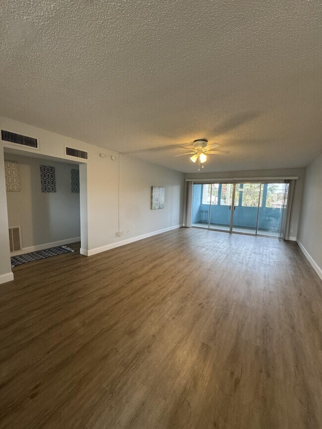 Building Photo - 1310 NE 14th Ct