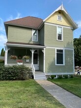 Building Photo - 545 Maple St
