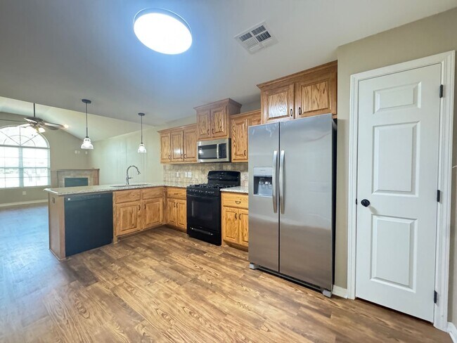 Building Photo - 3 Bed 2 Bath Townhouse in Ruston!