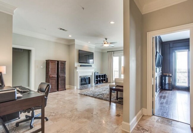 Building Photo - 2848 Woodside St