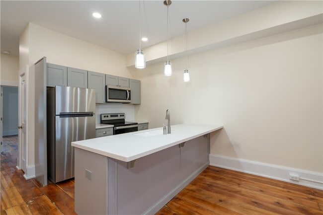 Building Photo - 178 Main St