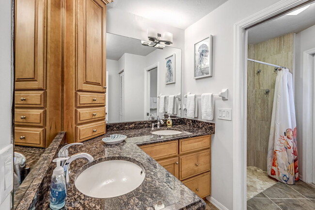 Building Photo - Furnished 4BR Waterfront Pool Home in Cape...