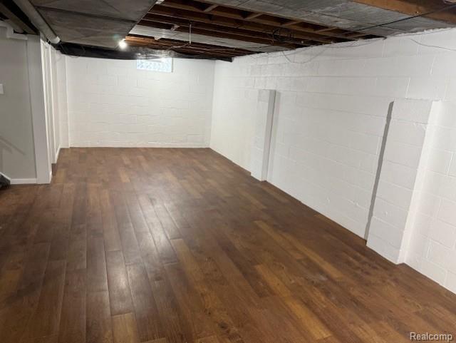 Building Photo - 358 W Elza Ave