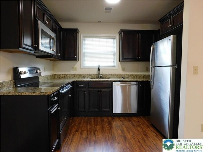 Building Photo - 821 Masslich St