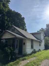 Building Photo - 1040 NE Oakland Ave