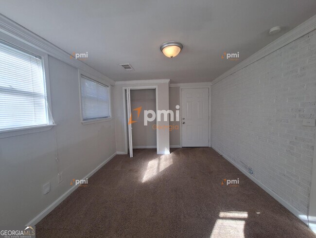 Building Photo - 1487 Woodfern Dr