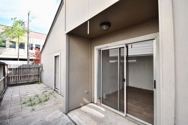 Building Photo - 4404 Basswood Ln