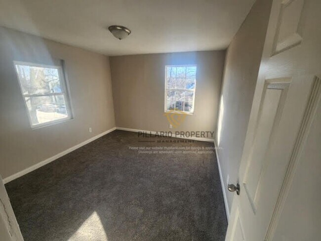 Building Photo - Renovated Fenced 4 Bedroom with 1.5 Bath, in Near East Side Available NOW!