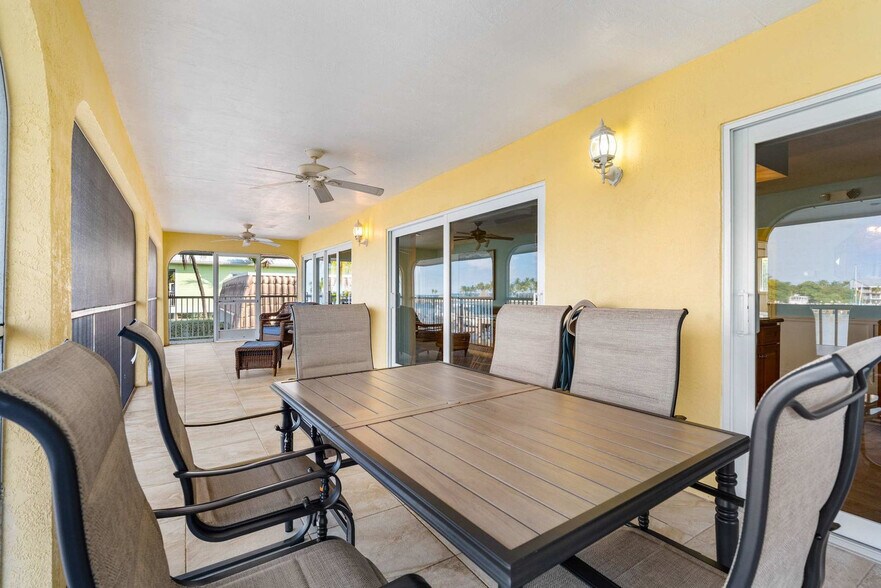 Building Photo - 260 1st St