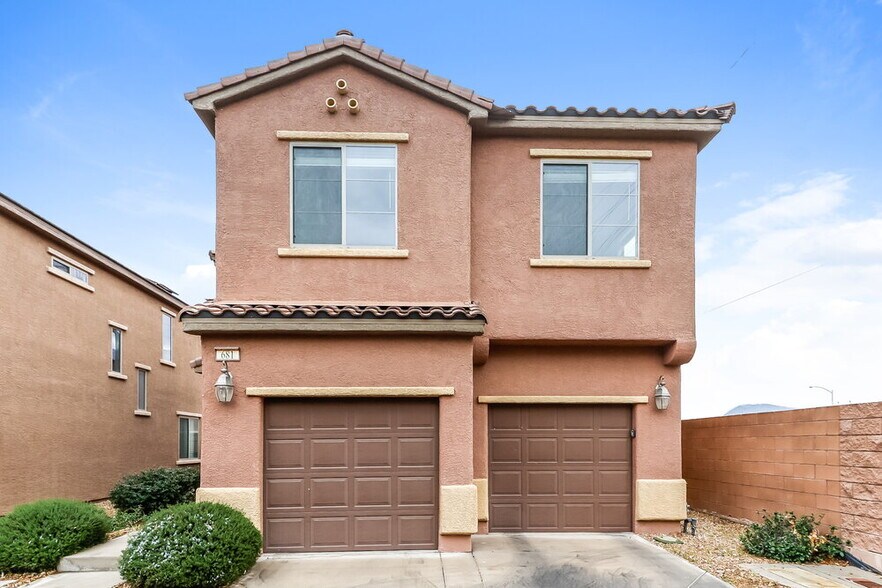 Primary Photo - 681 Calamus Palm Pl